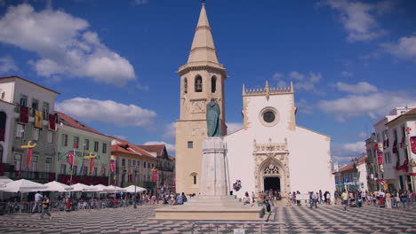 Tomar-Portugal-Praca-Da-Republica-Durante-La-Fiesta-De-Las-Bandejas-El-8-De-Julio-De-2023