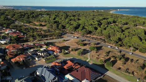 Vista-De-Drones-De-Una-Zona-Residencial-En-Los-Suburbios-De-La-Ciudad-De-Perth-En-El-Oeste-De-Australia---Toma-Panorámica