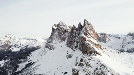 Aerial-shot-rising-up-over-the-snow-covered-peaks-of-the-Italian-Dolomites-on-a-sunny-winters-day