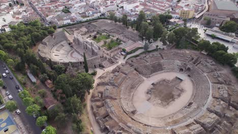 Berühmtes-Wahrzeichen-In-Merida,-Spanien,-Amphitheater-Und-Teatro-Romano,-Lufttransportwagen