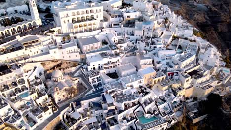 Insel-Santorini-In-Griechenland.-Filmische-Drohnenaufnahmen