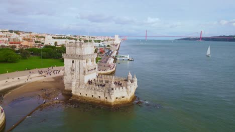 Filmisches-Drohnenvideo-Zum-Turm-Von-Belem.-Lissabon,-Portugal