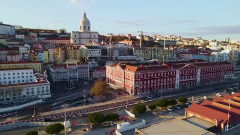 Distrito-De-Alfama-En-Lisboa,-Estación-De-Metro-Santa-Apolonia,-Video-Cinematográfico-De-Drones