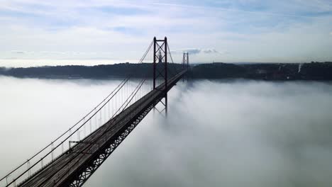 Puente-25-De-Mayo-Con-Niebla