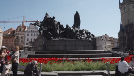 Monumento-Histórico-De-La-Escultura-Conmemorativa-De-Jan-Hus-En-La-Plaza-Del-Casco-Antiguo-De-Praga