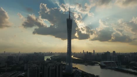 Puesta-De-Sol-Dinámica-Con-Nubes-En-El-Panorama-Aéreo-Superior-De-La-Torre-Del-Cantón-Del-Centro-De-Guangzhou-4k
