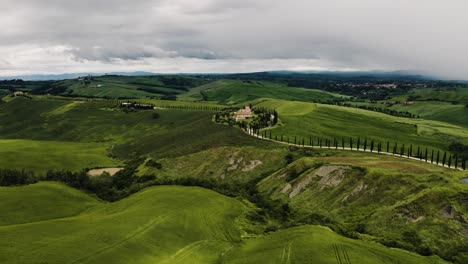 Drone-shot-of-farmland-in-Asciano,-Italy
