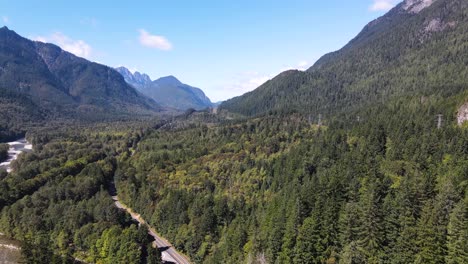 Captivating-Mountain-Loop-Highway-and-trail-near-Stillaguamish-River-in-Verlot,-Washington