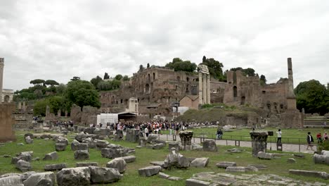 A-slow-motion-establishing-shot-of-a-popular-tourist-destination-Palatine-Hill-at-the-Roman-Forum-in-Ancient-Rome,-Italy