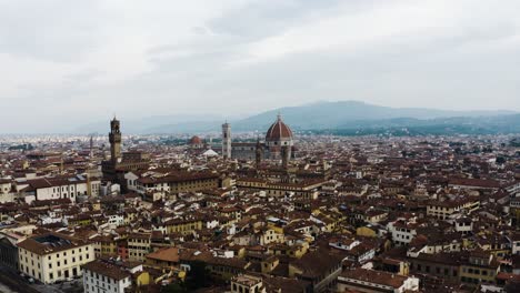 Aerial-view-of-rooftops-filling-Florence,-Italy