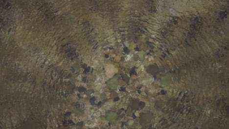 Luftaufnahmen-Des-Meeresbodens-Durch-Plätscherndes-Wasser-In-Cebu,-Philippinen,-Asien,-Drohne