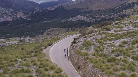 Luftaufnahme-Des-Coll-Dels-Reis,-Einem-Gebirgspass-In-Der-Serra-De-Tramuntana-Auf-Mallorca,-Spanien