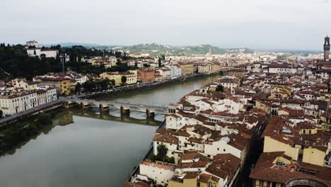 Aerial-view-over-the-Arno-River-in-Florence,-Italy