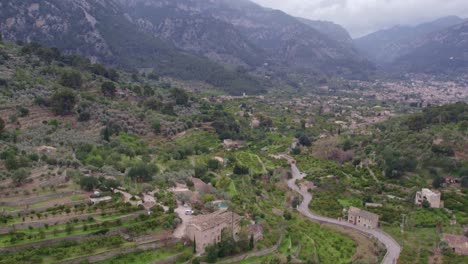 Weitwinkelaufnahme-Der-Sierra-De-Tramuntana-In-Der-Nähe-Von-Fornalutx,-Mallorca,-Luftaufnahme