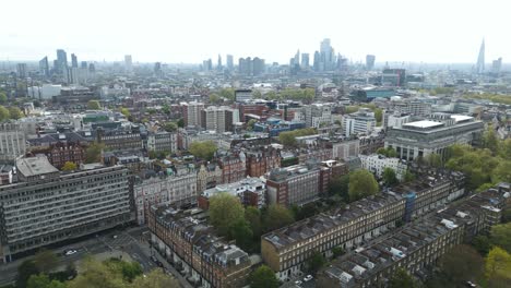 Aerial-Panning-view-over-Bloomsbury,-Borough-of-Camden,-City-of-London---England
