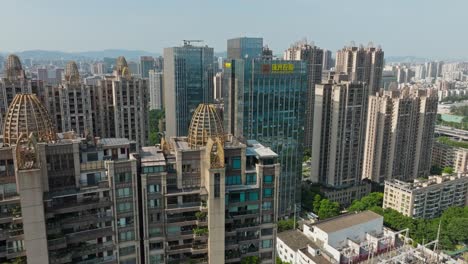 Luftaufnahme-Von-Wohngebäuden-In-Der-Sonnigen-Innenstadt-Von-Guangzhou,-China