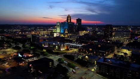 Downtown-Des-Moines,-Iowa-buildings-at-sunset-with-drone-video-moving-in
