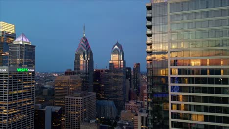 Philadelphia-Downtown-Skyscrapers-Reflecting-Sunset,-Aerial-Panorama