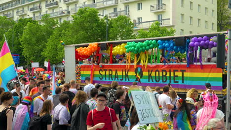 Marchas-Por-La-Igualdad-O-Desfiles-Del-Orgullo-En-Polonia-Para-Mejorar-Los-Derechos-Lgbtq