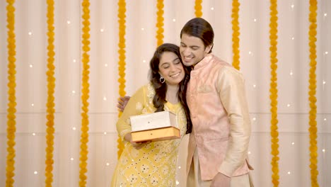 Indian-man-surprises-his-wife-on-Diwali
