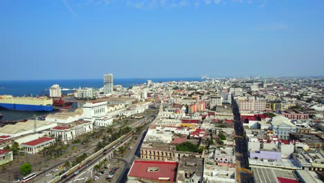 Downtown-Veracruz,-Mexico-on-a-sunny-day