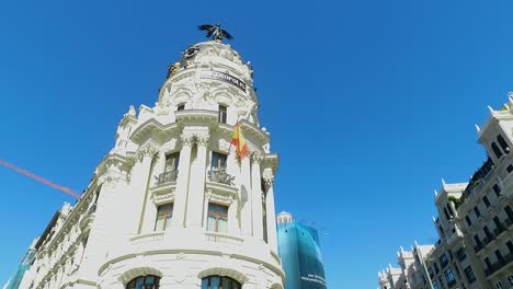 Metropole-Madrid,-Aufnahme-Aus-Niedrigem-Winkel