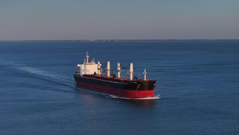 Tomini-Unity-Bulk-Carrier:-Passage-through-Zoutelande