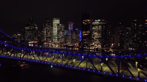 Pull-away-drone-shot-of-Brisbane-City's-Story-Bridge