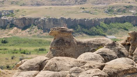 Natural-rock-hoodoo-in-hot-river-valley-resembles-the-Egyptian-sphynx