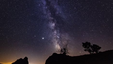 a-time-lapse-video-of-the-sky-in-night