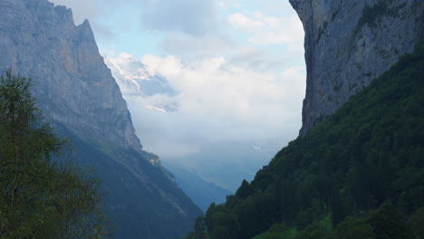 Breathtaking-scenery-of-mountain-rock-walls-in-Lauterbrunnen-valley,-Swiss-Alps