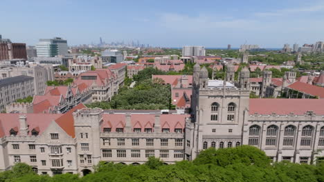 Drone-shot-flying-in-front-of-the-University-of-Chicago,-in-sunny,-summer-day-in-Illinois,-USA