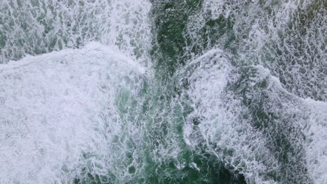 Aerial-view-to-waves-in-ocean-Splashing-Waves