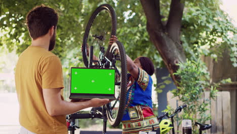 Man-holds-laptop-with-greenscreen