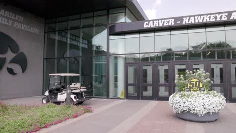 Carver-Hawkeye-Arena-on-the-campus-of-the-University-of-Iowa-in-Iowa-City,-Iowa-with-close-up-pan-left-to-right