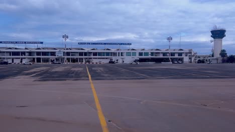 Terminal-Del-Aeropuerto-De-Monastir-Y-Torre-De-Control-Del-Tráfico-Aéreo-En-Túnez