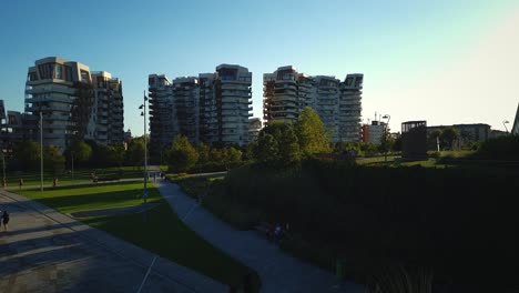 Sunsetting-over-green-spaces-in-the-district-of-Citylife,-Milan,-Italy