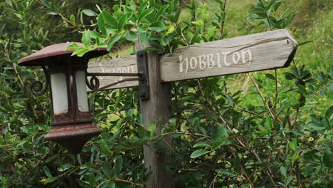 The-Hobbiton-sign-at-the-entrance-of-the-Hobbiton-Movie-Set-Tours