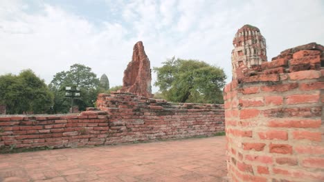 Parque-Histórico-Nacional-De-Tailandia-En-Ayutthaya-Con-Ruinas-De-Pagodas-Y-Templos