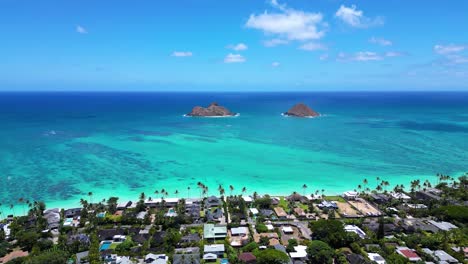 Hawaiianische-Küste-über-Lanikai-Häusern-In-Richtung-Der-Insel-Mokolua
