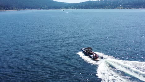 Wakeboarding-Action-at-Blind-Bay,-Shuswap-Lake:-Adventure-on-the-Water