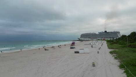 Drone-shot-of-cruise-ship-sailing-from-Miami,-Florida-during-the-winter