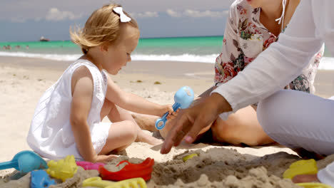 Abuela-Mamá-E-Hija-En-La-Playa