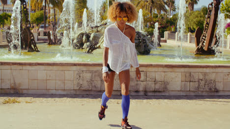 Chica-Afroamericana-Sexy-En-Patines