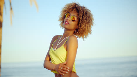 Sexy-Girl-Posing-on-the-Beach