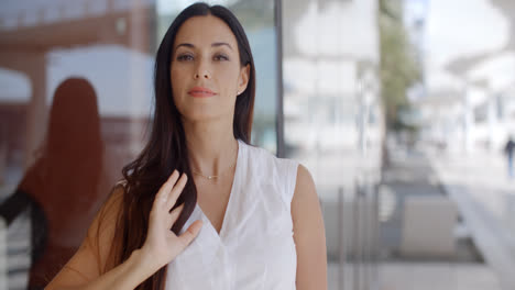 Hermosa-Mujer-De-Negocios-Con-Camisa-Blanca