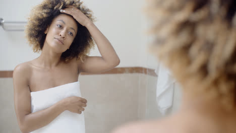 Woman-In-Front-Of-The-Mirror