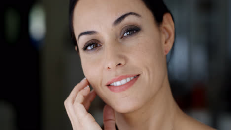 Close-up-portrait-of-a-stunning-young-woman