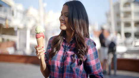 Niña-Comiendo-Helado