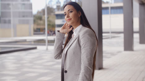 Sonriente-Mujer-De-Negocios-Optimista